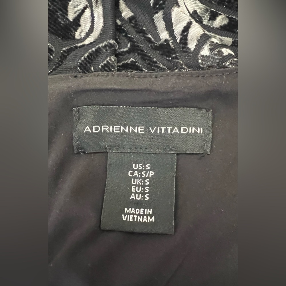 Adrienne Vittadini, Soft velvet, fully lined & has a nice touch of stretch. S - Picture 3 of 4